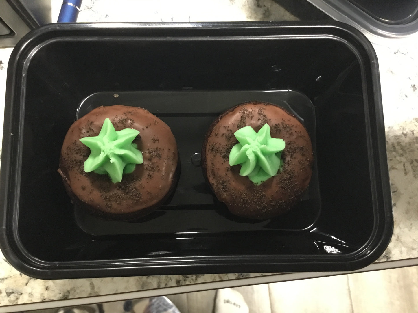 Mint chocolate protein donuts